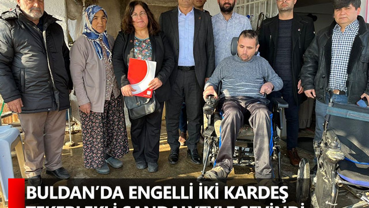 Buldan’da engelli iki kardeş tekerlekli sandalyeyle sevindi