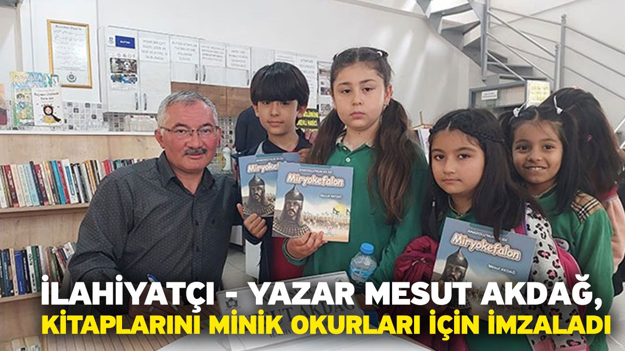 İlahiyatçı - Yazar Mesut Akdağ, Kitaplarını Minik Okurları İçin İmzaladı