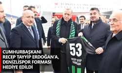 Cumhurbaşkanı Recep Tayyip Erdoğan’a, Denizlispor forması hediye edildi