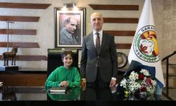 Özbaş, koltuğunu minik yardımsever Şıla’ya devretti