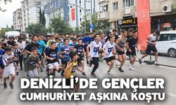 Denizli’de Gençler Cumhuriyet Aşkına Koştu