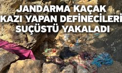 Jandarma kaçak kazı yapan definecileri suçüstü yakaladı