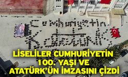 Liseliler Cumhuriyetin 100. yaşı ve Atatürk’ün imzasını çizdi