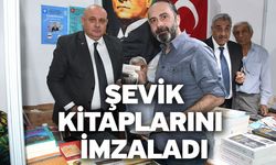 Şevik Kitaplarını İmzaladı