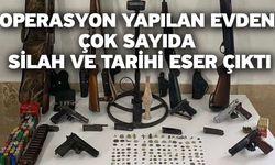 Operasyon yapılan evden çok sayıda silah ve tarihi eser çıktı