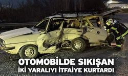 Otomobilde sıkışan iki yaralıyı itfaiye kurtardı