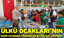 Ülkü Ocakları’nın kitap standına öğrenciler büyük ilgi gösterdi