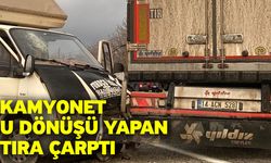 Kamyonet U dönüşü yapan tıra çarptı