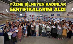 Yüzme bilmeyen kadınlar sertifikalarını aldı