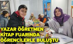 Yazar öğretmen kitap fuarında öğrencilerle buluştu