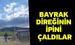 Bayrak direğinin ipini çaldılar