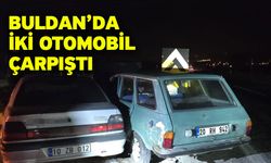 Buldan’da iki otomobil çarpıştı