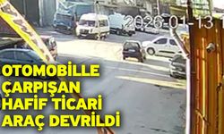 Otomobille çarpışan hafif ticari araç devrildi