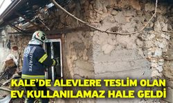 Kale’de alevlere teslim olan ev kullanılamaz hale geldi