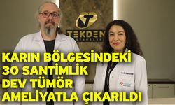 Karın bölgesindeki 30 santimlik dev tümör ameliyatla çıkarıldı