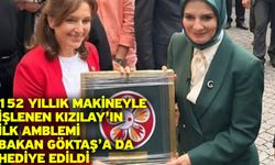 152 yıllık makineyle işlenen Kızılay’ın ilk amblemi Bakan Göktaş’a da hediye edildi