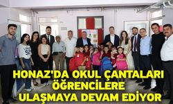 Honaz'da okul çantaları öğrencilere ulaşmaya devam ediyor