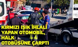 Kırmızı ışık ihlali yapan otomobil, halk otobüsüne çarptı