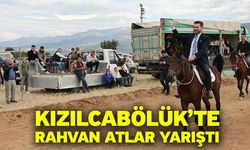 Kızılcabölük’te Rahvan Atlar Yarıştı
