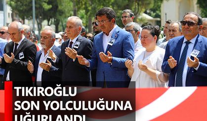  Tıkıroğlu için Büyükşehir Belediyesi önünde tören düzenlendi