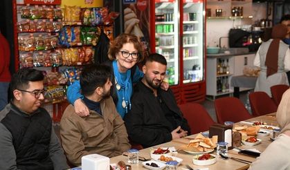 Çelik orucunu öğretmenlerle birlikte açtı