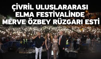 Çivril Uluslararası Elma Festivalinde Merve Özbey rüzgarı esti