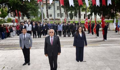 Baklan’da 29 Ekim Cumhuriyet Bayramı İçin Çelenk Sunma Töreni Düzenlendi
