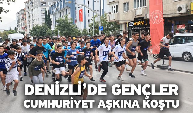 Denizli’de Gençler Cumhuriyet Aşkına Koştu