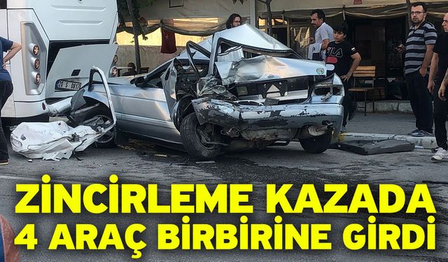 Zincirleme kazada 4 araç birbirine girdi