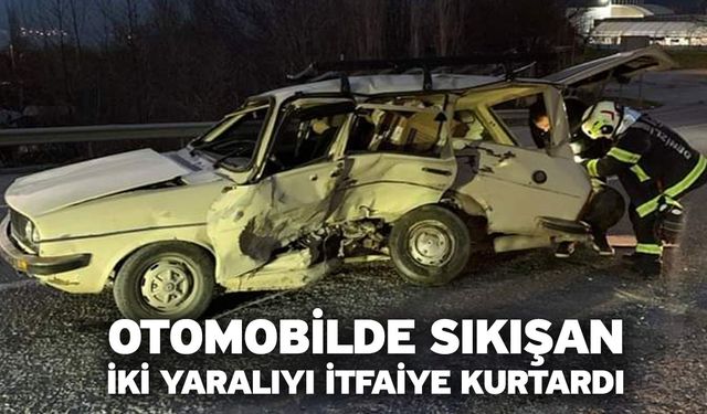 Otomobilde sıkışan iki yaralıyı itfaiye kurtardı