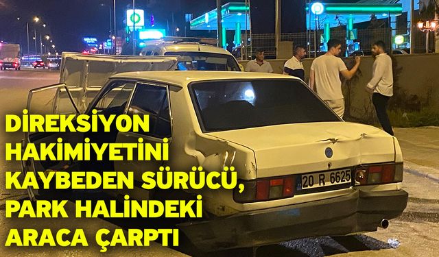 Direksiyon hakimiyetini kaybeden sürücü, park halindeki araca çarptı