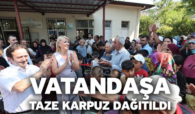 Merkezefendi Belediyesi Ve Acıpayam Belediyesi Vatandaşa Taze Karpuz Dağıttı