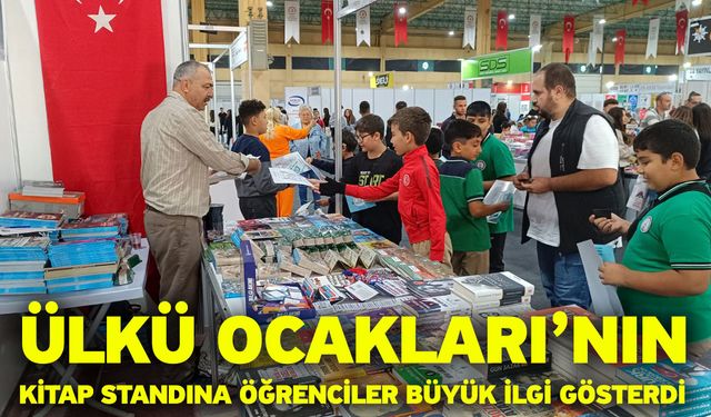 Ülkü Ocakları’nın kitap standına öğrenciler büyük ilgi gösterdi