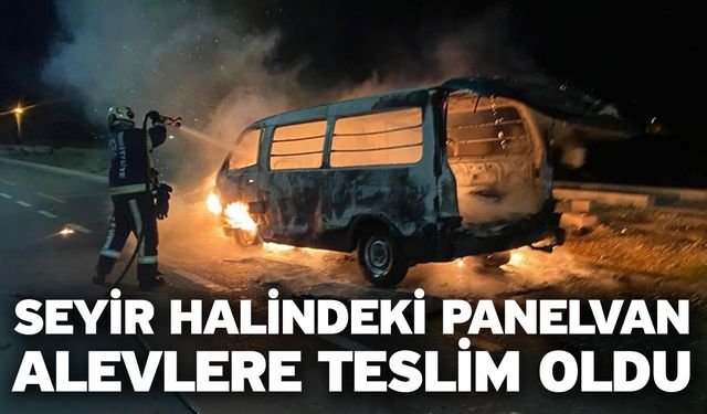 Seyir halindeki panelvan alevlere teslim oldu