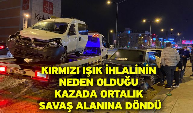 Kırmızı ışık ihlalinin neden olduğu kazada ortalık savaş alanına döndü