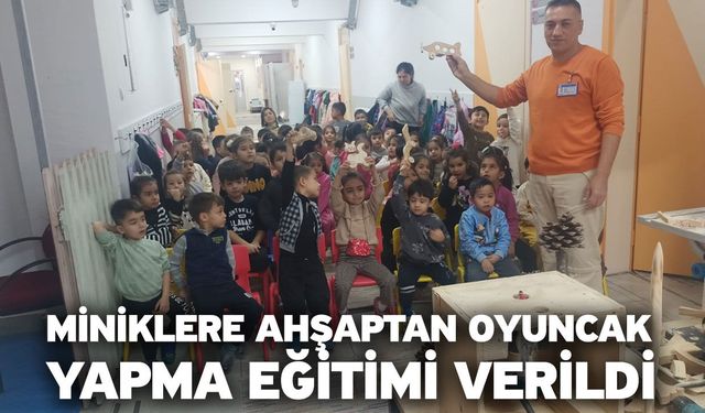 Miniklere ahşaptan oyuncak yapma eğitimi verildi