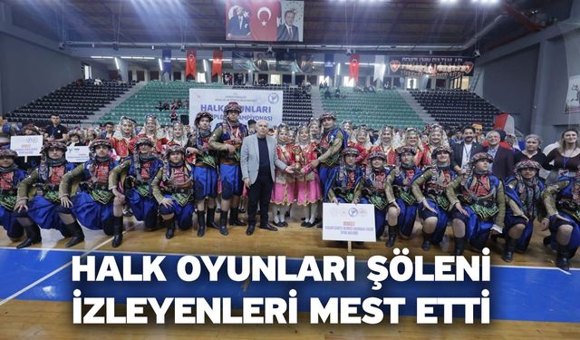 Halk oyunları şöleni izleyenleri mest etti