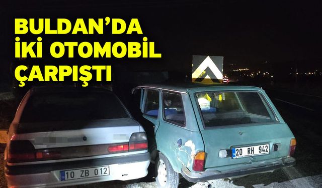 Buldan’da iki otomobil çarpıştı