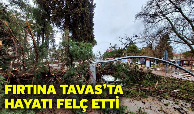 Fırtına Tavas’ta hayatı felç etti
