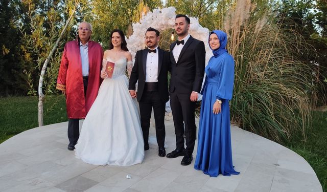 Arslan genç çifti mutlu günlerinde yalnız bırakmadı
