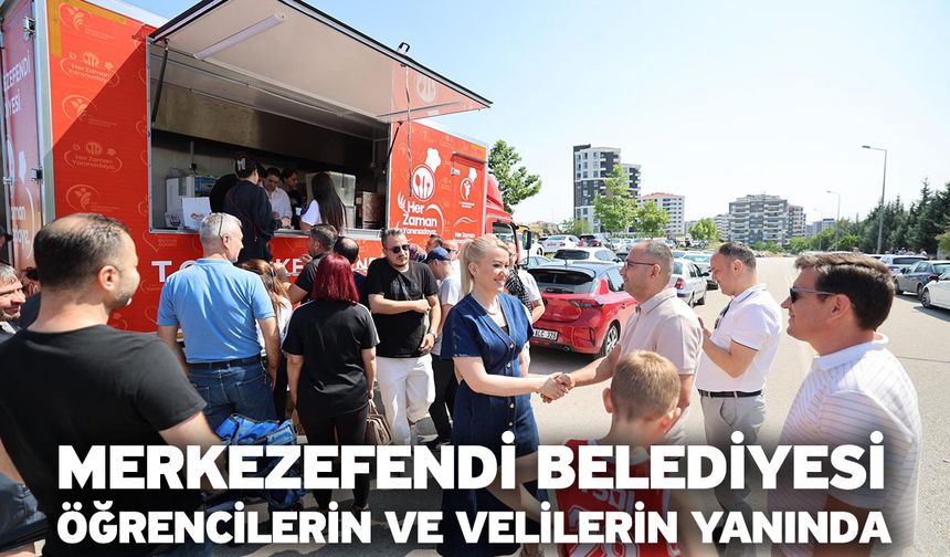Doğan, öğrencilerin ve velilerin heyecanına ortak oldu