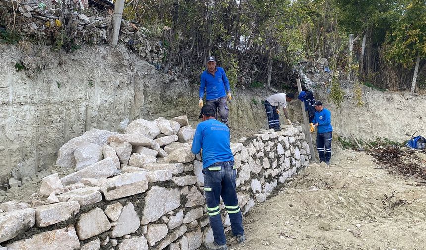 İncilipınar ve Oğuzlar Mahallelerinde Taş Duvar Çalışmaları Başladı