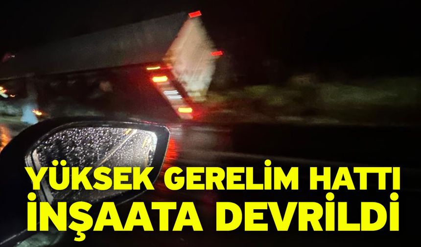 Yüksek gerelim hattı inşaata devrildi
