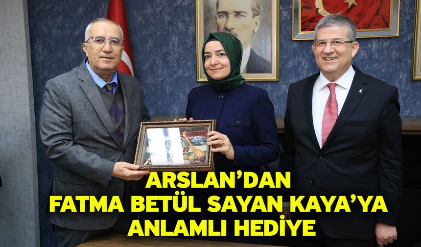 Arslan’dan Fatma Betül Sayan Kaya’ya Anlamlı Hediye