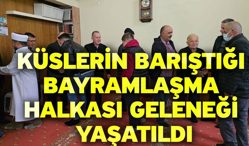 Küslerin barıştığı bayramlaşma halkası geleneği yaşatıldı