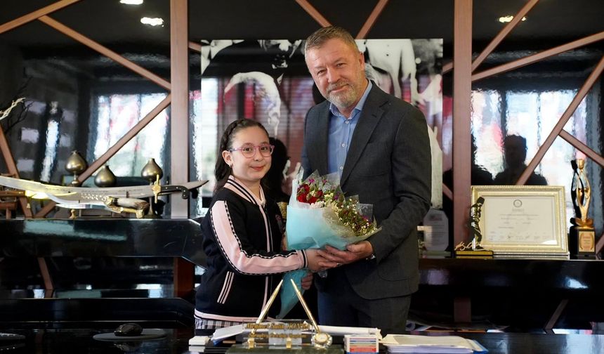 Sarayköy Belediye Başkanlık Koltuğu Küçük Zeynep’e Emanet!