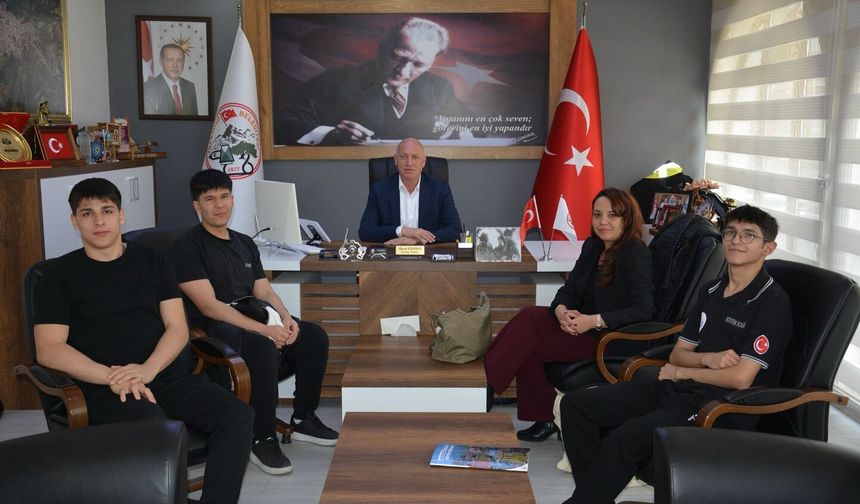 Öğrencilerden Başkan Kumral’a “Kadrajımdaki Tarih: Denizli” Ziyareti