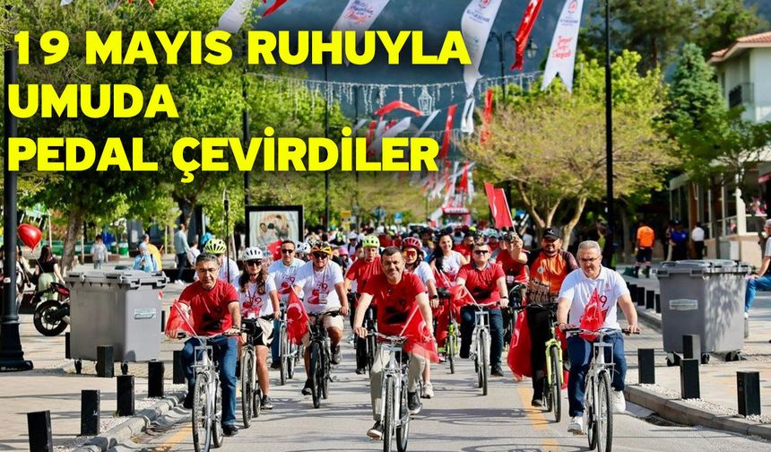 Denizli’de yüzlerce bisikletli şehir turu attı