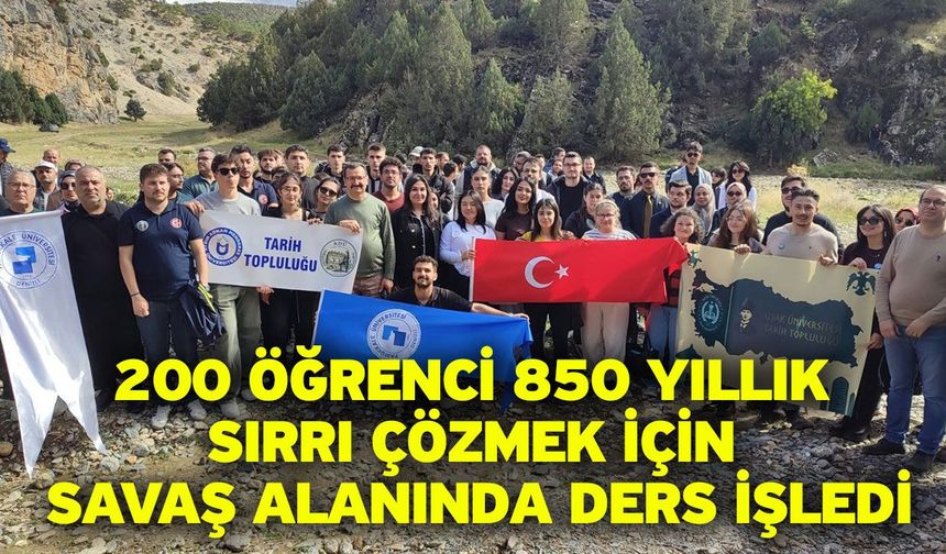 200 Öğrenci 850 Yıllık Sırrı Çözmek İçin Savaş Alanında Ders İşledi