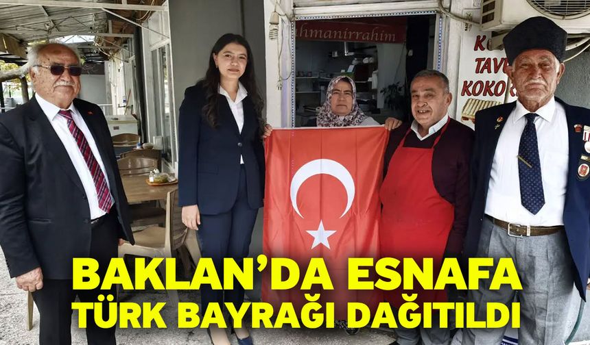 Baklan’da Esnafa Türk Bayrağı Dağıtıldı